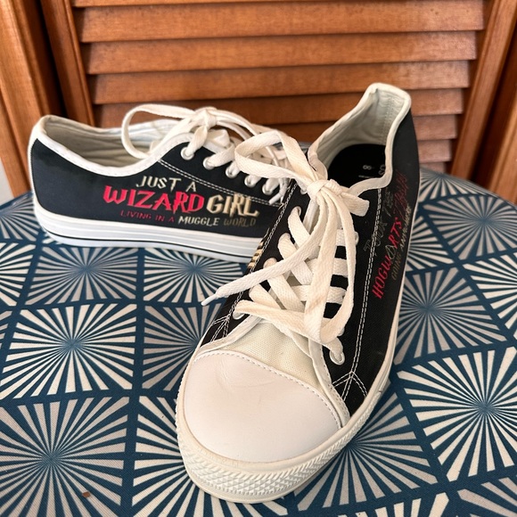 Harry Potter themed shoes! Like new - Picture 4 of 7
